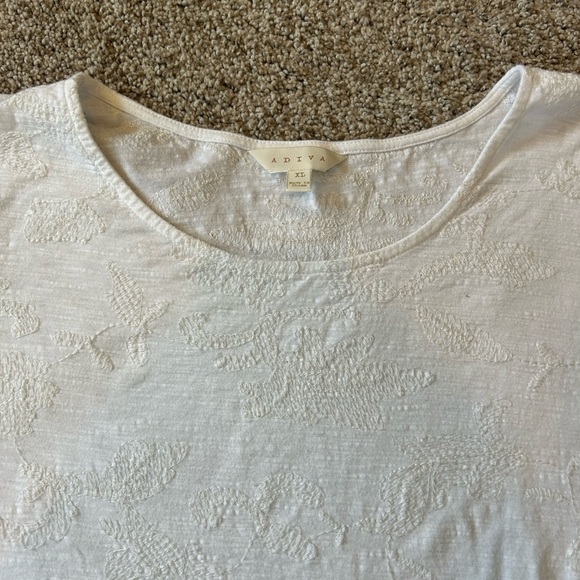 ADiva white embroidered short sleeve crewneck. Classic white T with a flare. XL - Picture 3 of 11